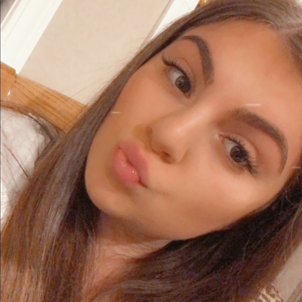 Meet your Posher, Laurie